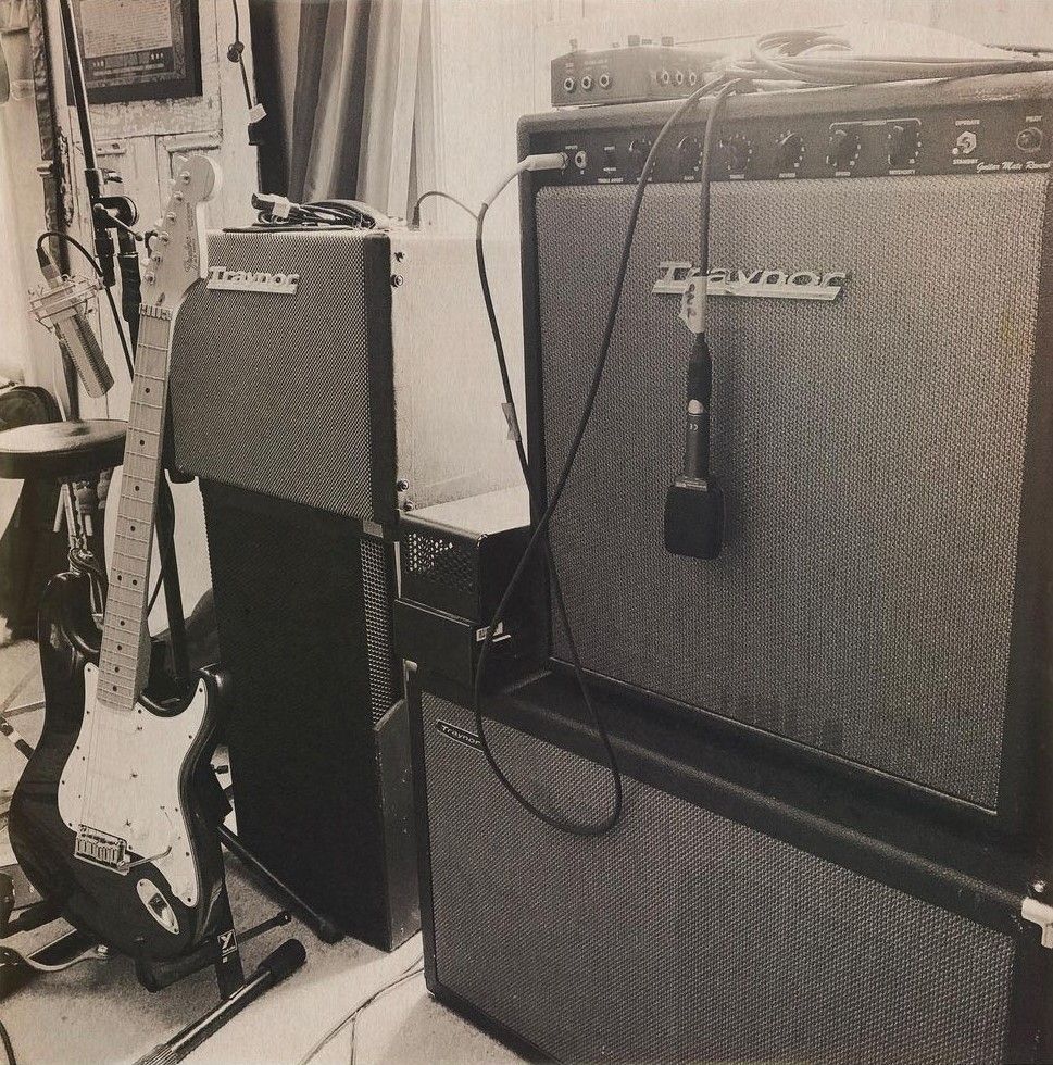 TraynorAmps's tweet photo. #tbt Our friend @ktizzard using his Traynor collection for a recording session in 2019!
#traynor #traynoramps #guitaramp #guitarhead #guitarcab #bassamp #basshead #basscab #bassist #livemusic #tubeamp #musician #bassguitar #bassplayer #amplifier #guitaramp #music https://t.co/96SzsxfQLS