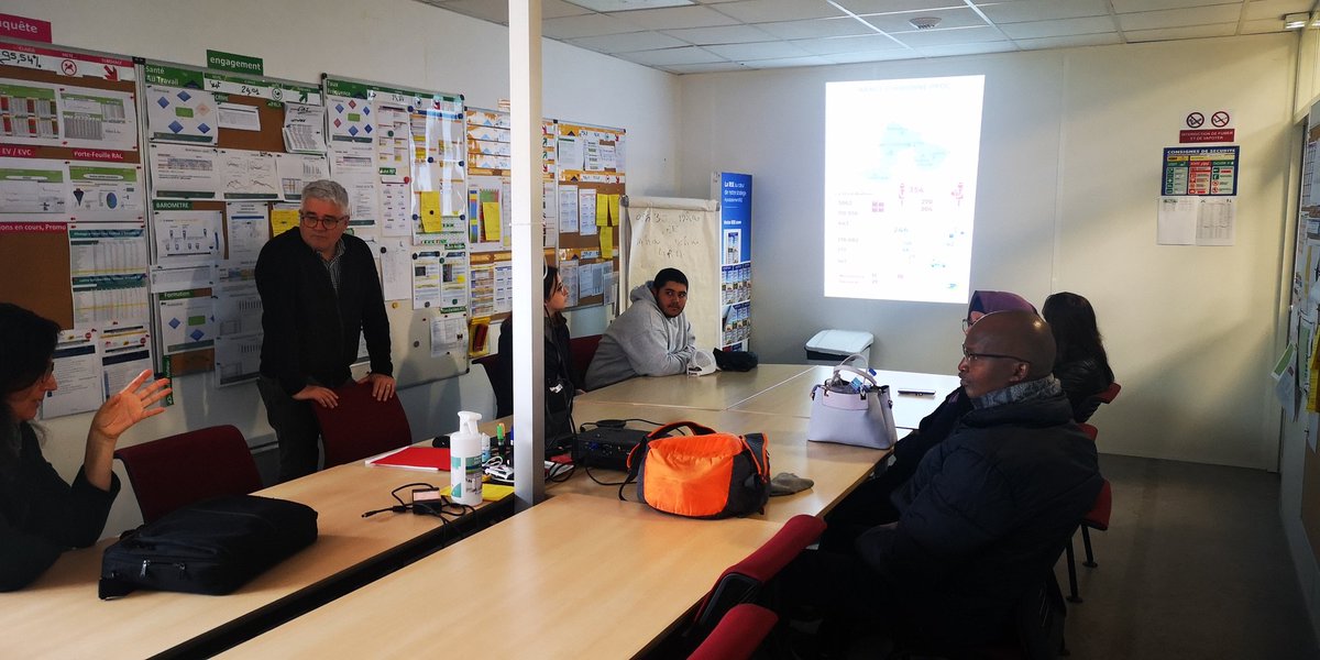 LPNews_GE's tweet photo. #GrandEst | #InclusionSociale
🟢 En lien direct avec les entreprises, le #CREPI organise des actions de découverte pour confronter les chercheurs d'emploi au monde du travail
✍️ La Poste fait connaître ses métiers dans le cadre de sa politique de #recrutement
#LaPosteSengage https://t.co/nmh48y9Mv3