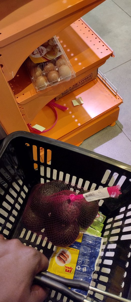 itsratemo's tweet photo. Thanks @naivas_kenya for stocking avocados that have gone to school. https://t.co/lPZprCatwT