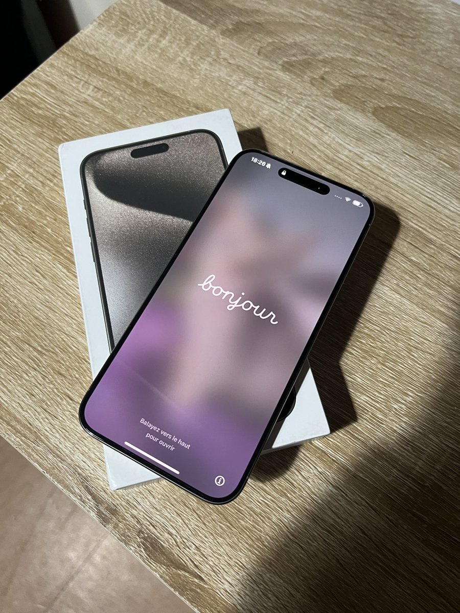 ademvvz's tweet photo. l'iphone 15 pro max il est magnifique https://t.co/eM3MBZskeJ