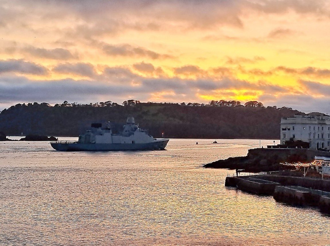 WarshipCam's tweet photo. Royal Danish Navy Iver Huitfeldt-class frigate HDMS Iver Huitfeldt (F361) coming into Plymouth, England - November 23, 2023 #hdmsiverhuitfeldt #f361
SRC: TW-@_cherry_jones_ https://t.co/e3WhEEv5fH