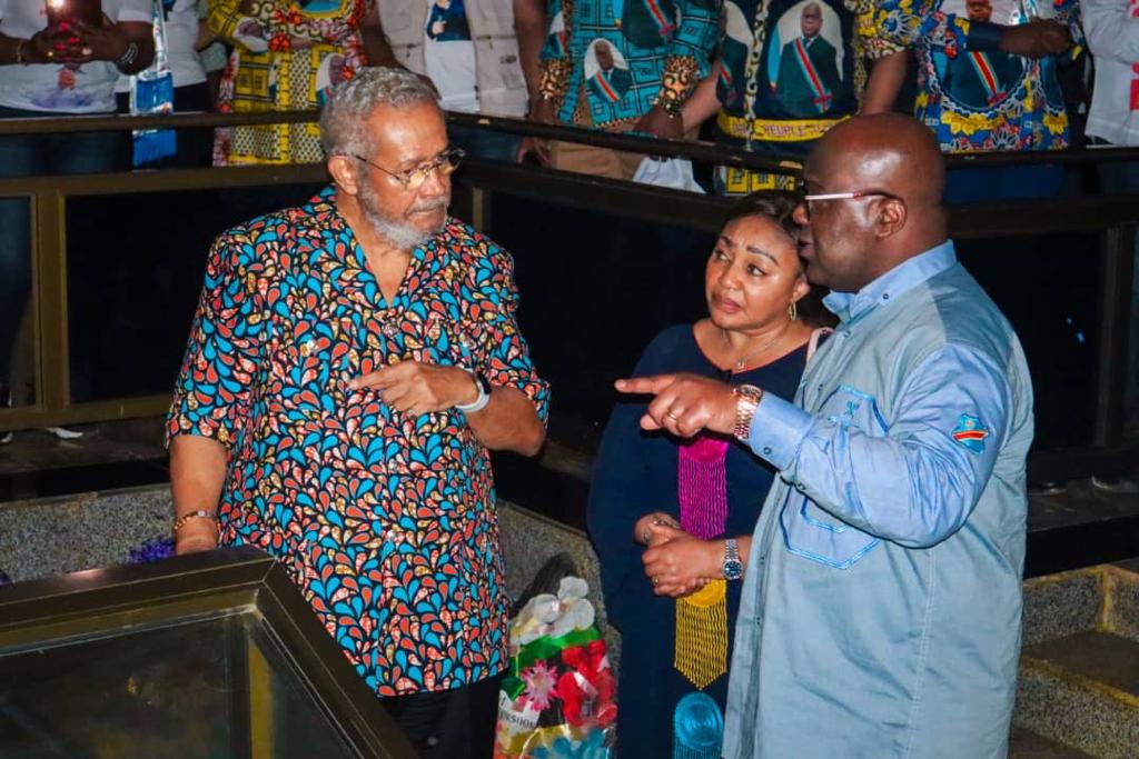 ckiatazitambo's tweet photo. #Campagne_électoraleSINGINI Merci au Couple Présidentiel SEM Félix Antoine Tshisekedi et à la Première dame d'avoir visiter la famille biologique du Président Kasa-vubu au mausolée à Singini Tshela, nous vous remercions infiniment pour votre humilité @Presidence_RDC 🇨🇩🙏🏽 https://t.co/XU1VnsTnnH