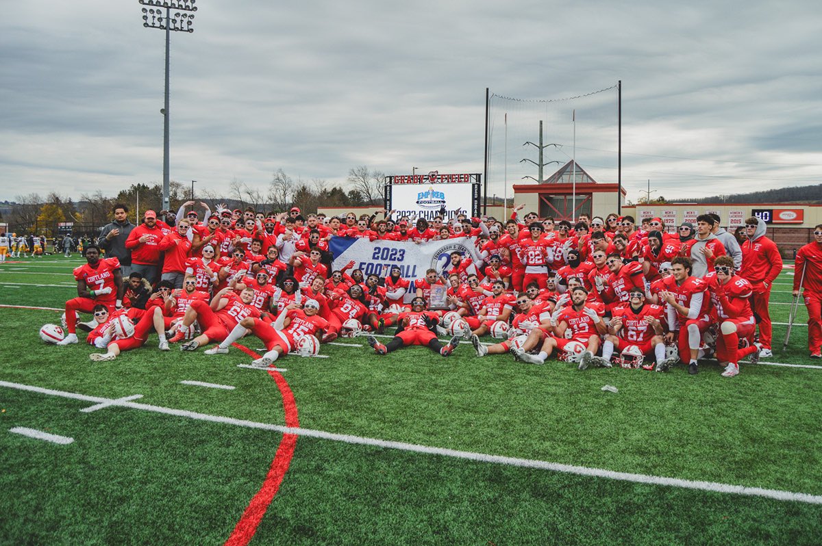 Coach_ZBoyes's tweet photo. Thankful for the 118, thankful to play for these guys, thankful to be a red dragon❤️ show goes on! https://t.co/EADn4rggZ8