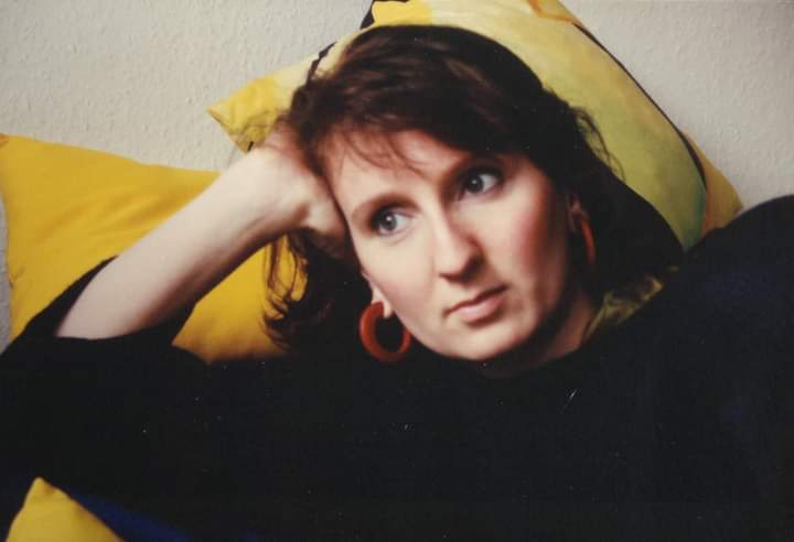 KoelnImi1989's tweet image. #TrowbackThursday
...und der Beweis, dass ich vor 30 Jahren dann und wann schon genauso desillusioniert auf diese Welt schauen konnte. Oder eher auf die Menschen. Nur auf die Menschen.