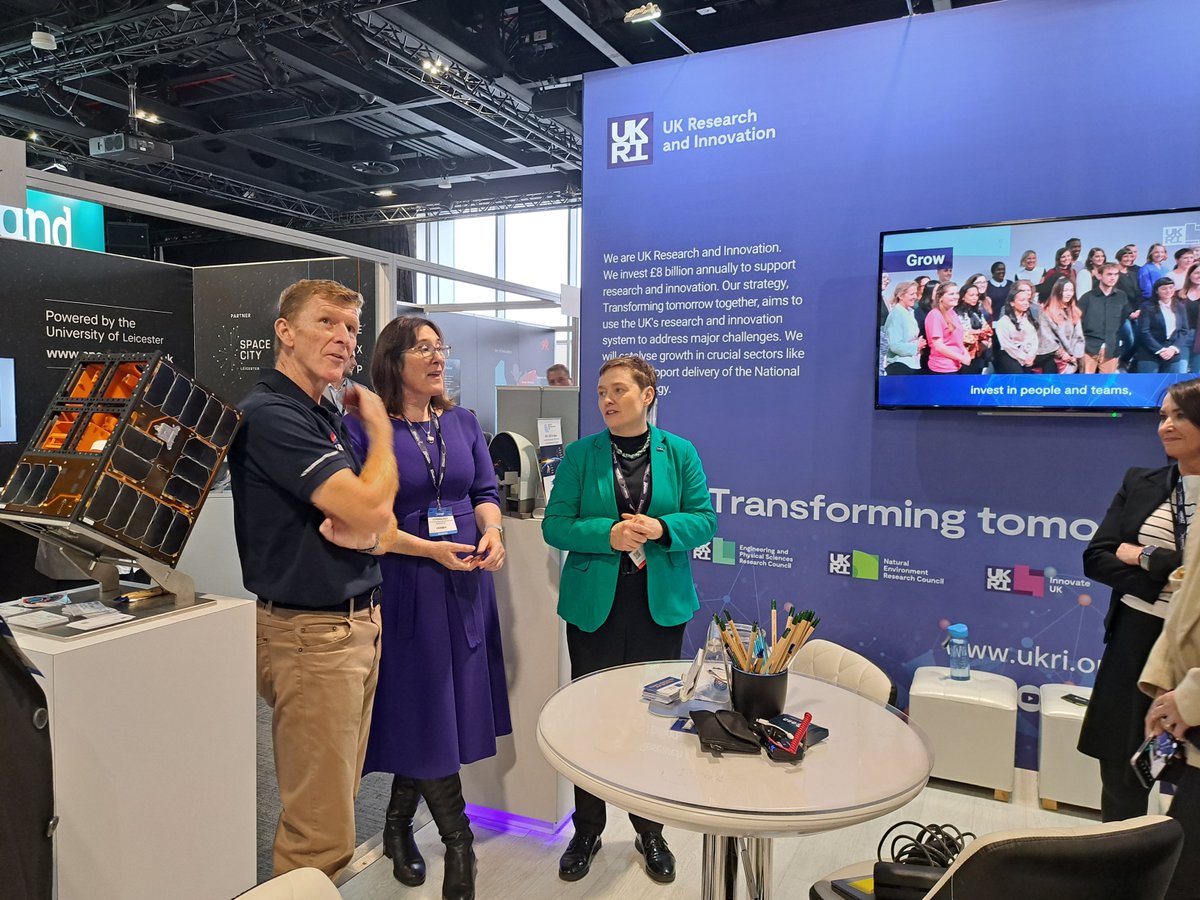 STFC_B2B's tweet image. What a fantastic three days at the @ukspaceconf 🚀
 
There have been so many amazing talks, conversations and panel sessions this week and it has been great to see the diversity of the space ecosystem and hear about the innovative activities taking place within the sector 🌙