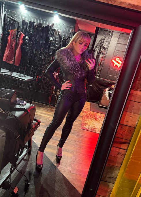 I think you&rsquo;re going to love that custom..  Loser.  @scottishsub1066 https://t.co/rk6f8fT5yt<a href="/tag/vanillacorruption"class="tags"><span>#vanillacorruption</span></a>