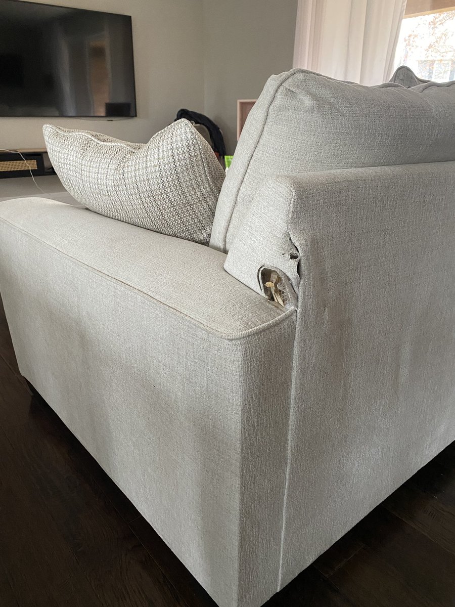 MarkOrtiz83's tweet photo. @AshleyHomeStore 

Broken, Refurbished Furniture ✔️ 

Zero product guarantee ✔️

No exchanges ✔️

Abysmal customer ‘support’ ✔️

Taking customer’s money 🤡 

#MyAshleyHome https://t.co/0mGgl7gAN3
