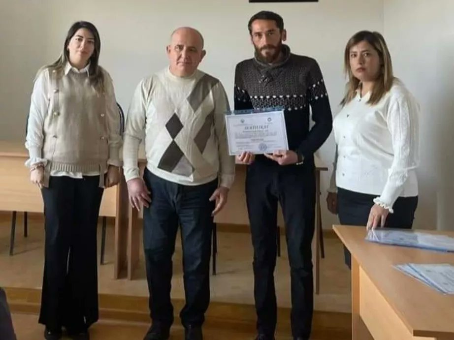Kmal54884697's tweet photo. Göygöl Peşə Məktəbində Azərbaycan Respublikasının Qeyri-Hökumət Təşkilatlarına Dövlət Dəstəyi Agentliyinin maliyyə dəstəyi, ilə layihənin icrası istiqamətində "Öz biznesinə başla" və "Biznes planın hazırlanması" üzrə təlimlər təşkil edilmişdir. 
#SəndəPeşəyəGəl #PeşəTəhsili https://t.co/ZjAfnExRBg