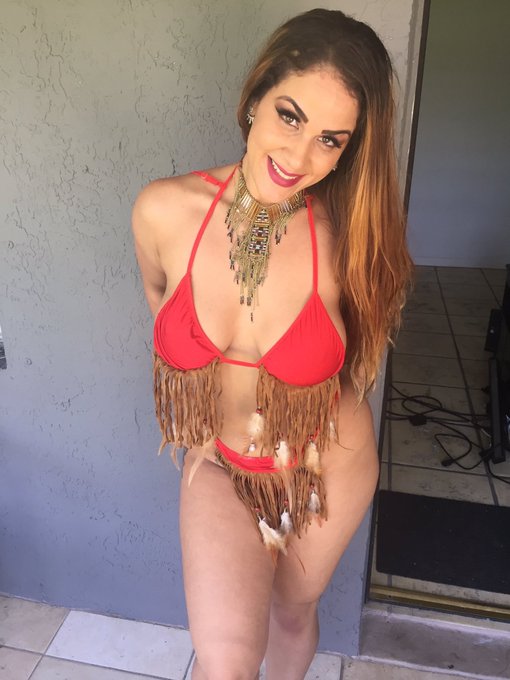 Happy thanks giving ❤️😘😘 https://t.co/hcDMNcfjLG