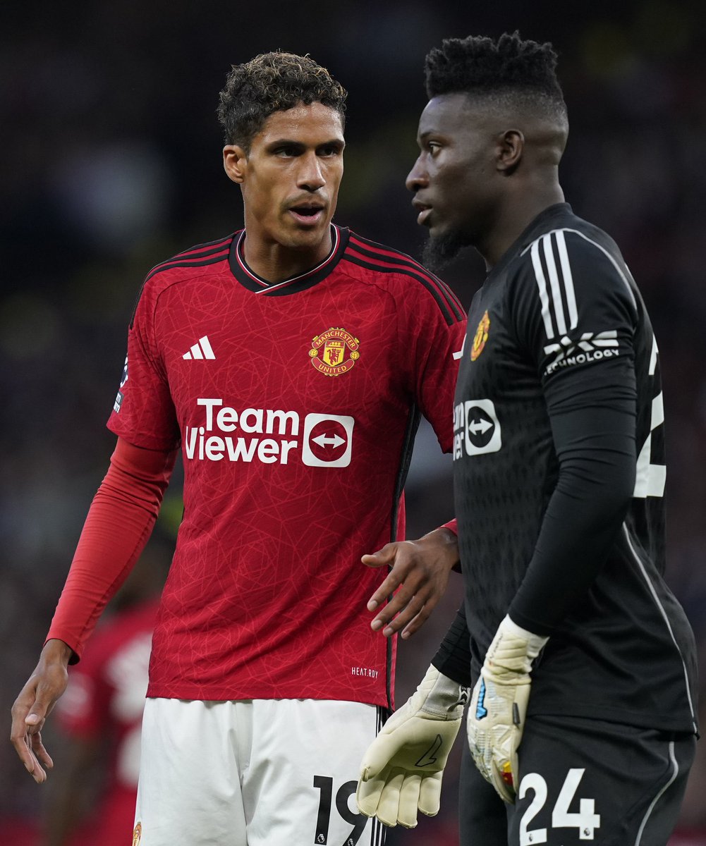 AMFtbol153783's tweet photo. 🚨 Raphaël Varane no está contento con su situación y quiere dejar el Manchester United 👋

Al MU le gustaría una venta y esperan entre 20 y 30 millones de euros.

El Bayern de Múnich está atento pero nada más por ahora.

(@Plettigoal) https://t.co/Vbncl2fZOT
