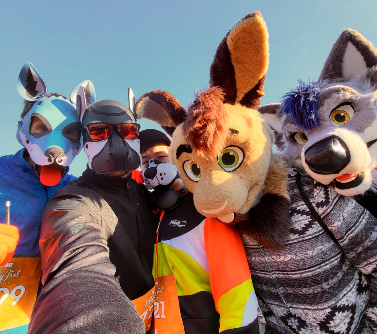 Starting off Thanksgiving by running the #TurkeyTrot  5K! We ran in our hoods + fursuits. 😂 

<a href="/pjfoxes/">pjfoxes 🦊 🔜 Megaplex</a> <a href="/Eezo102/">Eezoderg on bsky</a> <a href="/DDogx2/">DoubleDog</a> Caramel <a href="/aqueerwolf/">Katav 🐺 g(r)ay wolf 🐏 bighorn(y) ram</a>