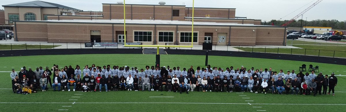 BrianRandle40's tweet image. Grateful and Thankful to be 1 of 16 still in the HUNT!!! #JUSTWINBABYWIN #3RDROUND @RandleFootball