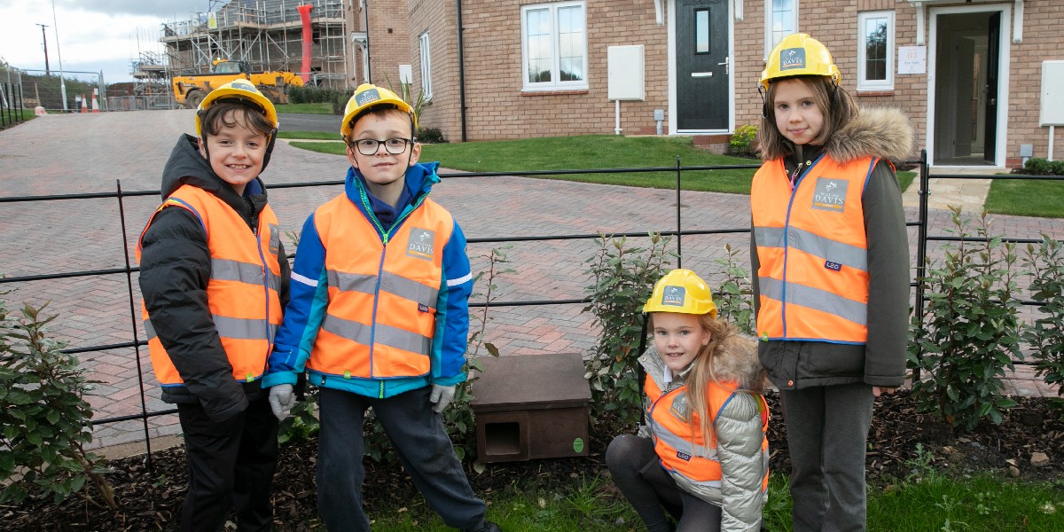 We were delighted to welcome pupils from Burton-on-the-Wolds Primary School, who installed hedgehog homes at our Honeysuckle Rise development in the village. Read the full story here: brnw.ch/21wEI4H #WilliamDavisHomes #WildlifeConservation #NewBuildHomes