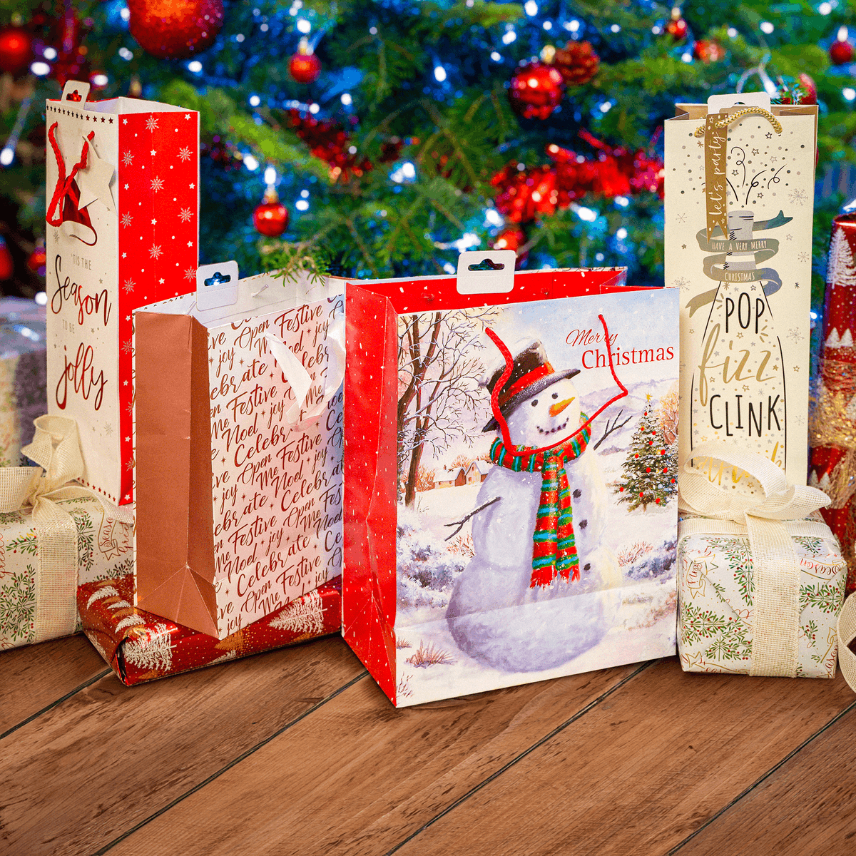 Poundstretcher1's tweet photo. π Unwrap the Joy! You're sure to make a real statement this season with our wide range of Bags, Wraps and Sacks. π ππ #GiftReady #WrapItUpInStyle #GiftsThatSparkle
Gift Bags starting from 90p
Gift Wraps from Β£1.50
Sacks starting from Β£1.50 https://t.co/akwbAMSPXI