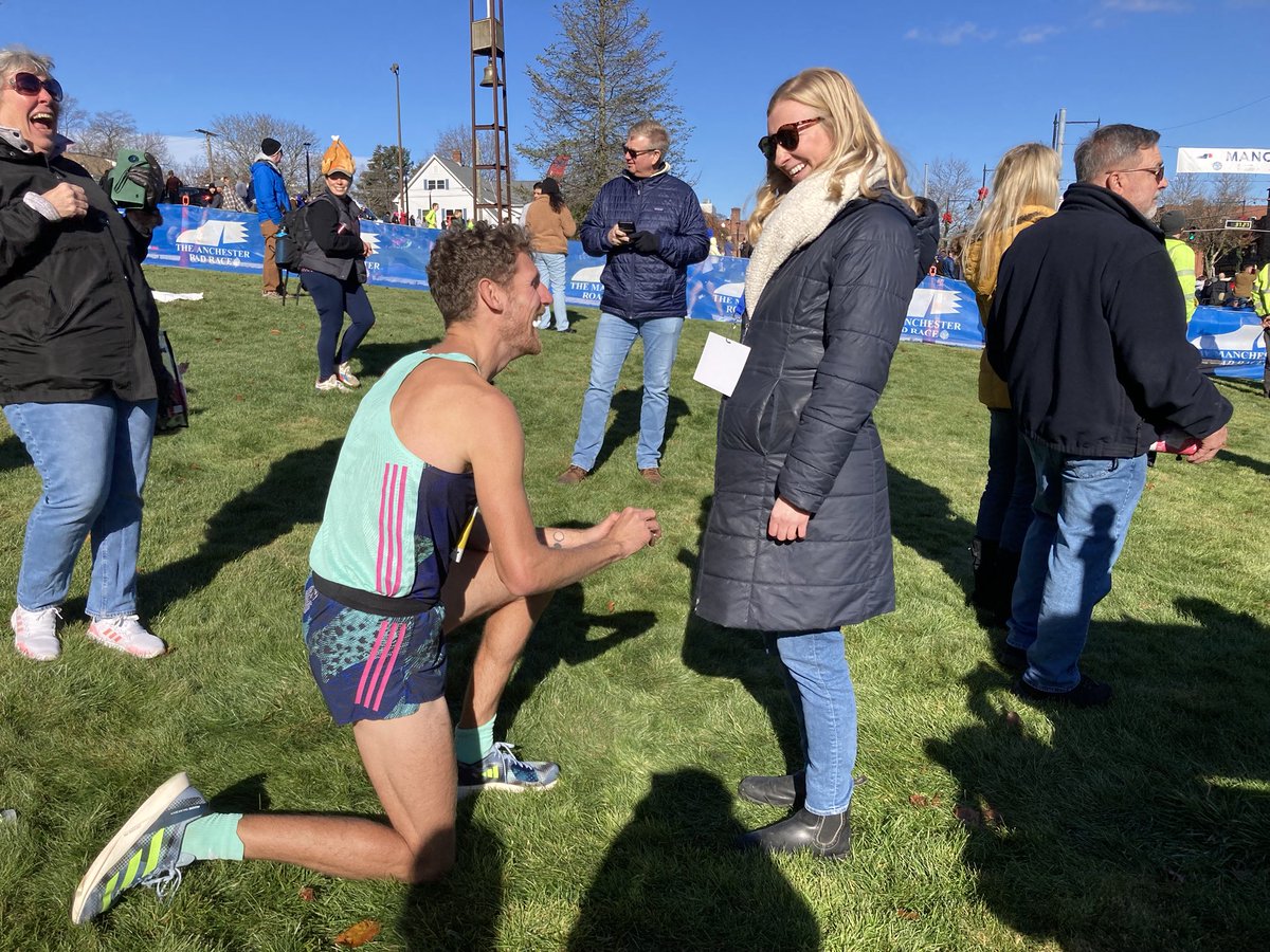 After winning today’s #ManchesterRoadRace ⁦<a href="/morg_bead/">Morgan Beadlescomb</a>⁩ proposed to his girlfriend, Lexi Hager, and she said ”yes.” 💍 

📷 ⁦<a href="/JaneMonti1/">Jane Monti</a>⁩