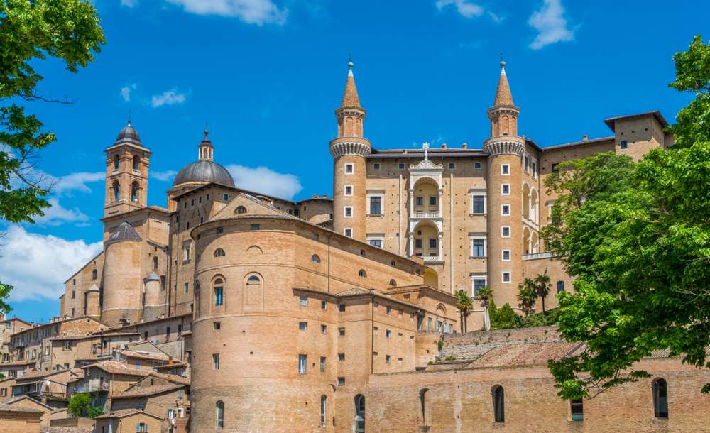 Beautiful #Urbino, a must-stop city on a modern Grand Tour of Italy bookingsforyou.com/blog/a-tour-of…