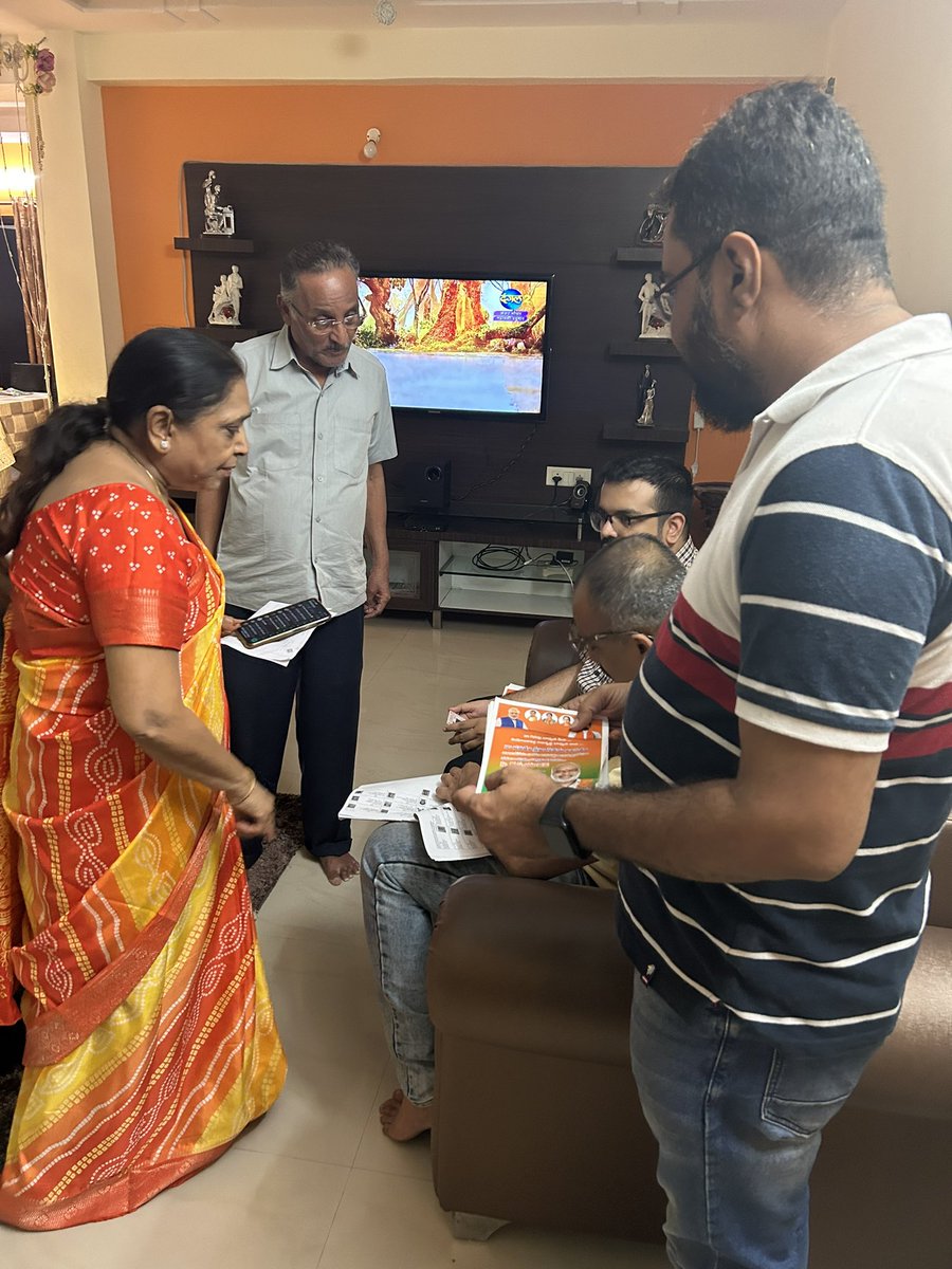 Viक़as tweet media