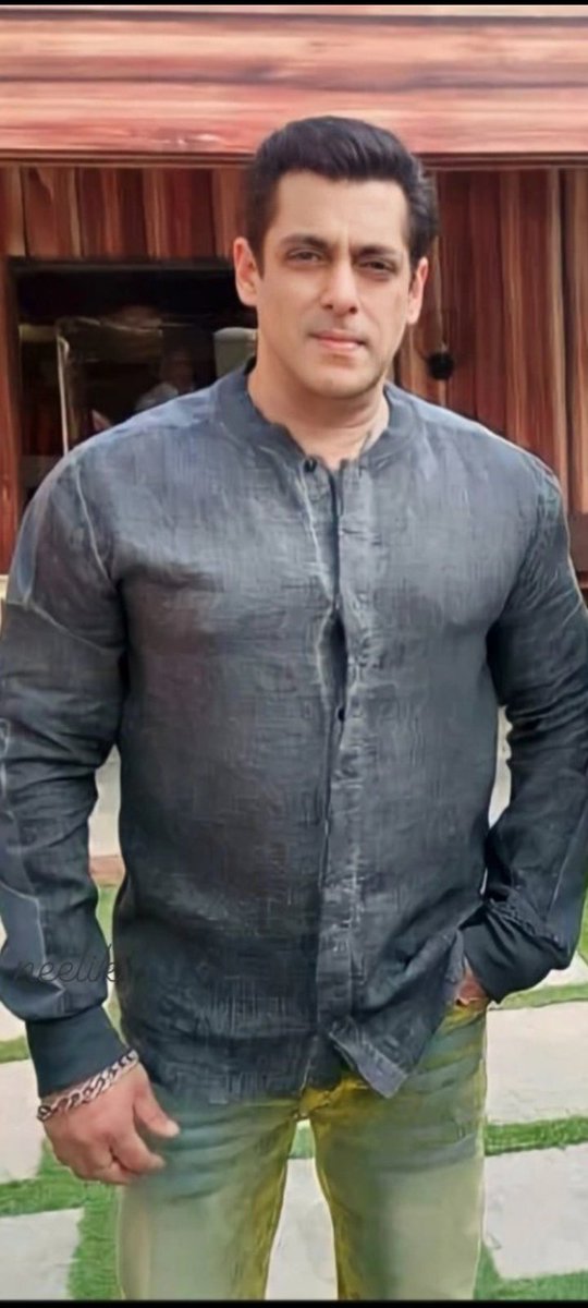 I can confirm right now megastar #SalmanKhan's  next is with #SoorajBarjatya sahaab.

This look is only for Prem