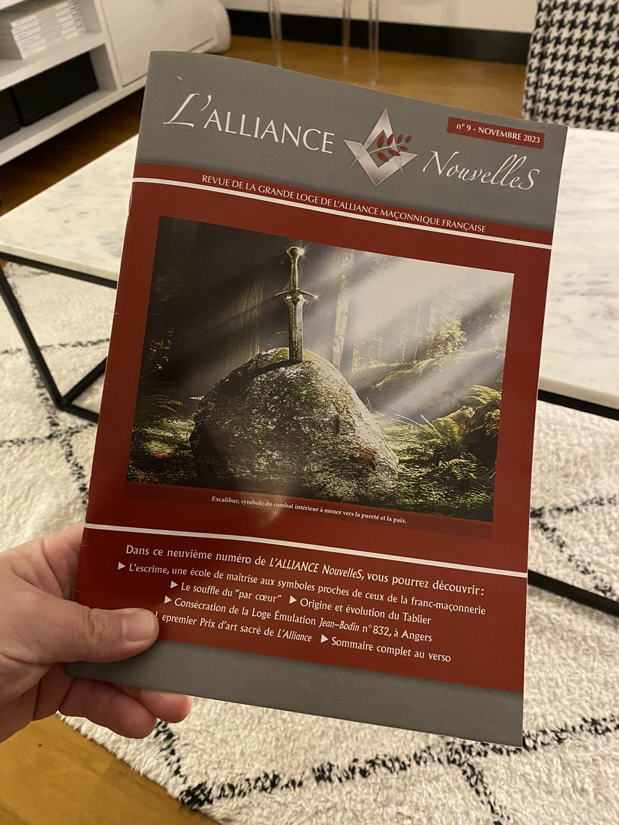 20100314let's tweet image. Il est arrivé ! Et il parait même que l’on me voit dedans (en microscopique 😛)
De beaux sujets comme l’escrime, origine et évolution du Tablier, …
#GLAMF #L’ALLIANCE