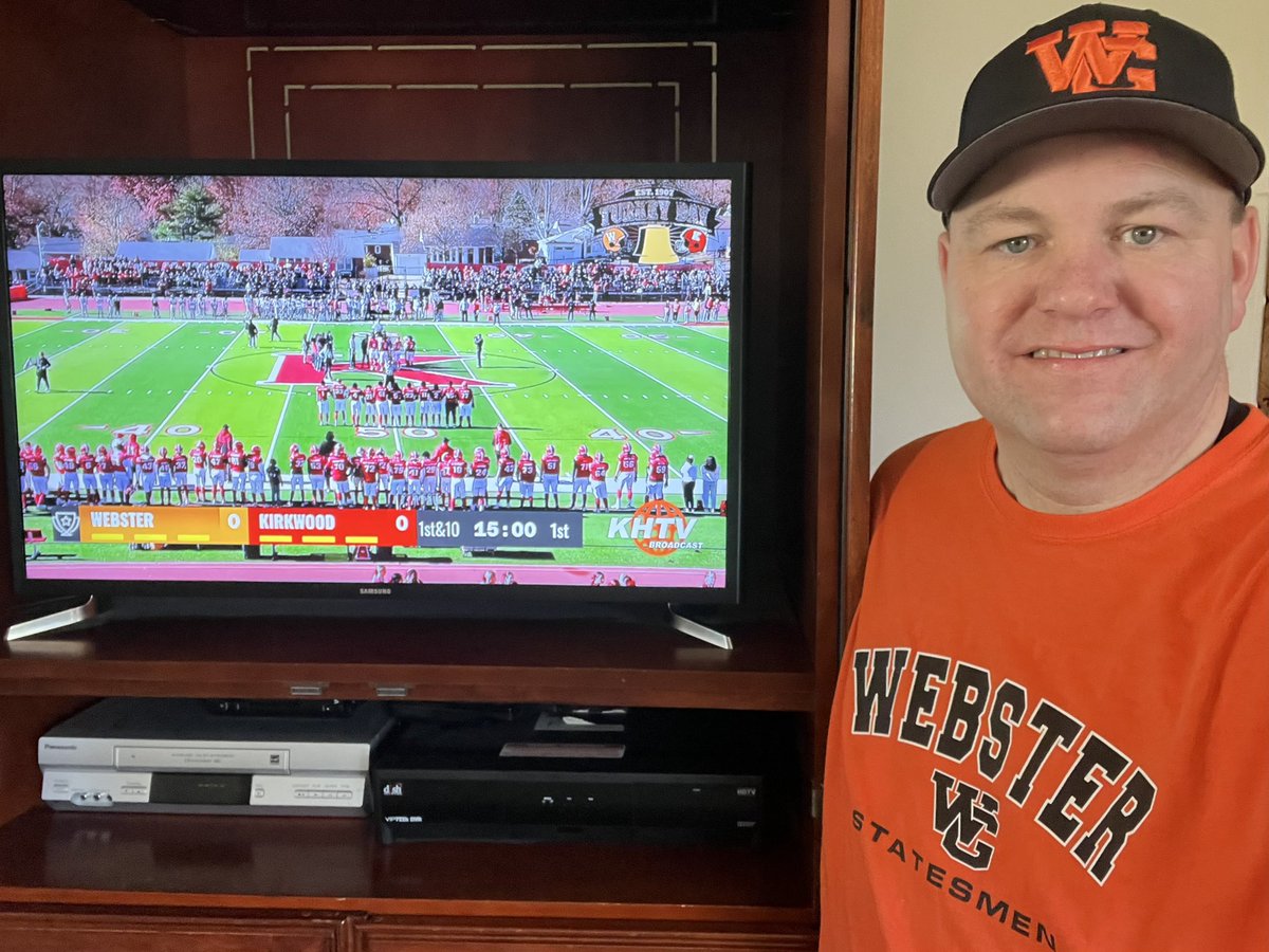 ScribSports's tweet photo. I may be in Michigan, but I’m ready to take in Turkey Day live from Lyons Field in kirkwood, MO.
#GoStatesmen
#BringHomeTheBell
🎩🧡🖤🏈🦃🔔 https://t.co/MEYaR0MhWN
