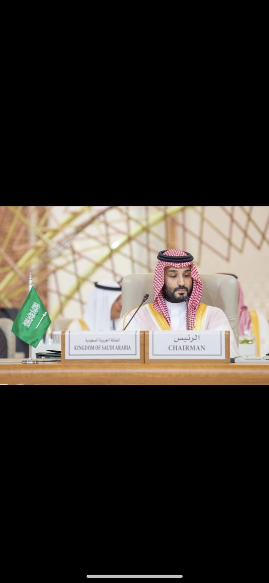 _a22245_'s tweet image. يا واصفٍ شعبك على قمة طويق
شعبك على نجم الجدي ياصفونك
يا قاهر العدوان في ساعة الضيق
لين رضخولك غصب لو ما يبونك
قدام وابشر بالسعد والتوافيق
ياعون الامة كان ربك بعونك
خذ يا ولي العهد عهد ومواثيق
مايصلح الشعب السعودي بدونك 🇸🇦