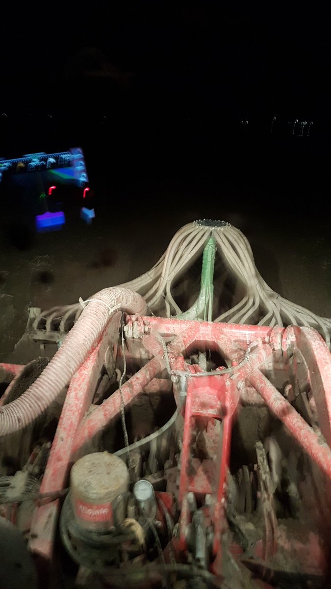 Geen nachtje aardappelen rooien maar spitzaaien. Laatste perceel aardappelen is nog niet rooibaar. Hopelijk blijven ze goed tot het voorjaar.