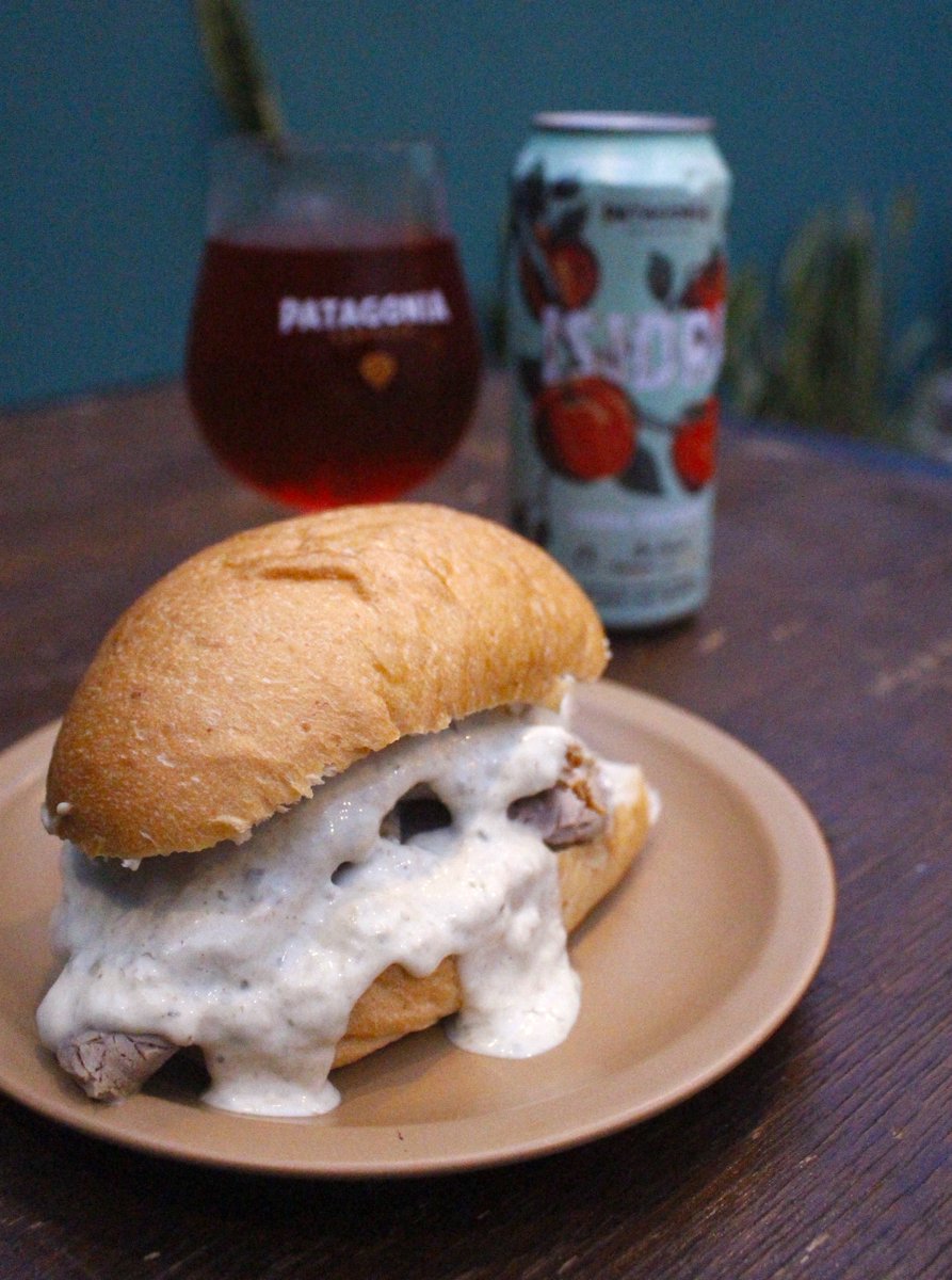 lakooks's tweet image. Es de mi agrado informarles que hay sándwich de vitel tone de Oveja negra en el bar Patagonia. 
Deliiiii y para acompañar con Isidra. 
Si vienen de mi parte a pedir este combo (presentando este tuit) tienen 10% de descuento lqm 🫶🏼