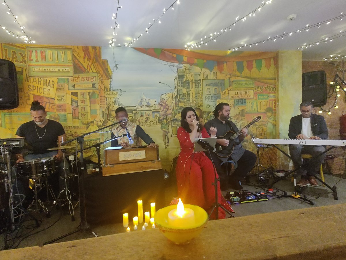 IAmKiranPatel's tweet photo. A fantastic mehfil evening with @bhavikharia and Co. at @ZindiyaMoseley https://t.co/aPr8rhOLEF