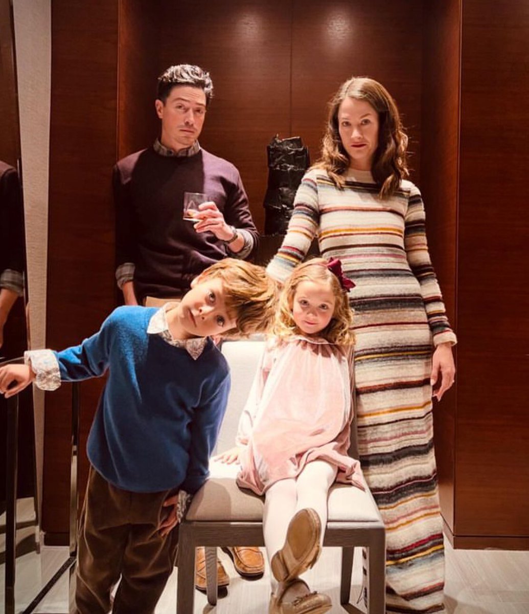 simmstan1's tweet photo. Chic giving family. https://t.co/R5Pjr52OgT
