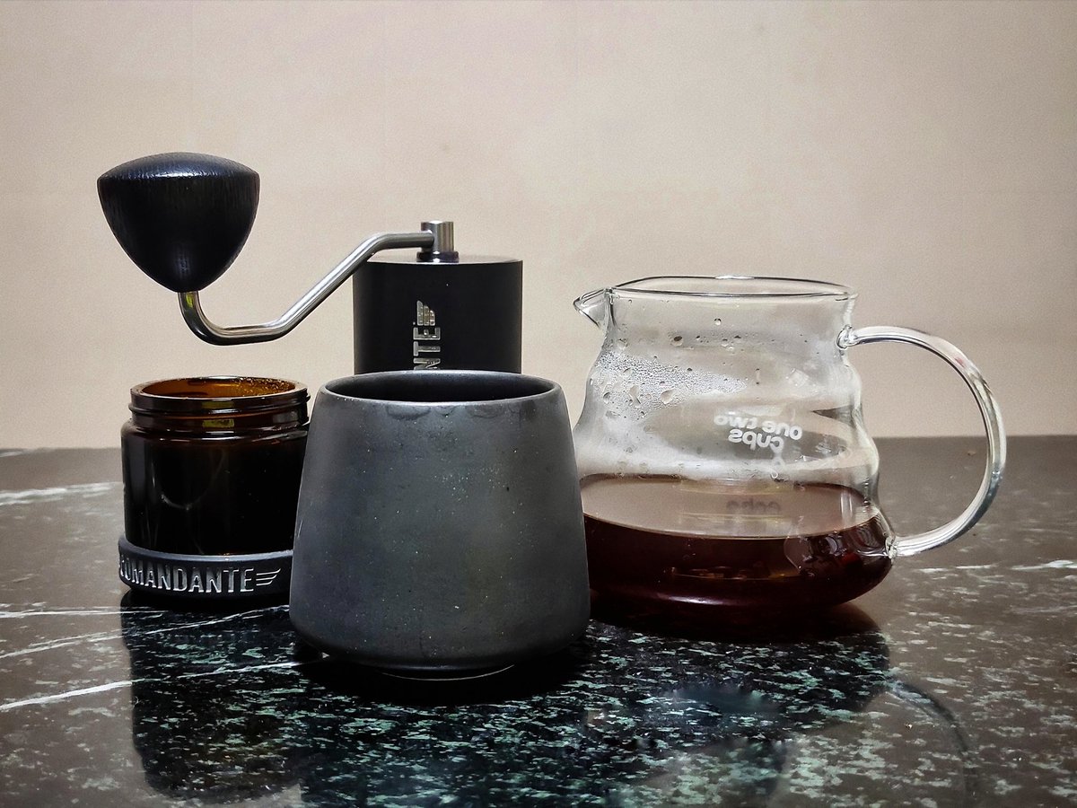 _adadeh_'s tweet photo. 𝙿𝚊𝚐𝚒² 𝚗𝚐𝚎-𝙶𝚎𝚜𝚑𝚊 𝚍𝚞𝚕𝚞 𝚍𝚎𝚑, 𝚋𝚒𝚊𝚛 𝚗𝚢𝚎𝚗𝚢𝚊𝚔 𝚝𝚒𝚍𝚞𝚛𝚗𝚢𝚊 ☺
#PanamaGesha #Origami #ComandanteC40MK4 #ManualBrewing https://t.co/TLlxm9ngA3