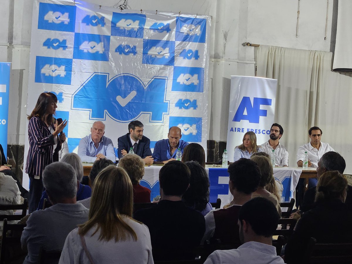 GuillermoCal4's tweet photo. Plenario de la lista 404 en Malvin Norte. Acercar los gobernantes a la gente, sacar la política del escritorio y exponerla cara a cara con los vecinos... de eso se trata.
@AireFresco_404 @Alborada404 https://t.co/zKZbQabwu1