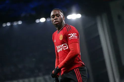 LisandraPr44852's tweet photo. MU lo sốt vó: Sau Onana, dễ mất 'thánh xoạc' Wan-Bissaka vì cúp châu Phi #cheouytin #CheoX https://t.co/uN5diaUklV