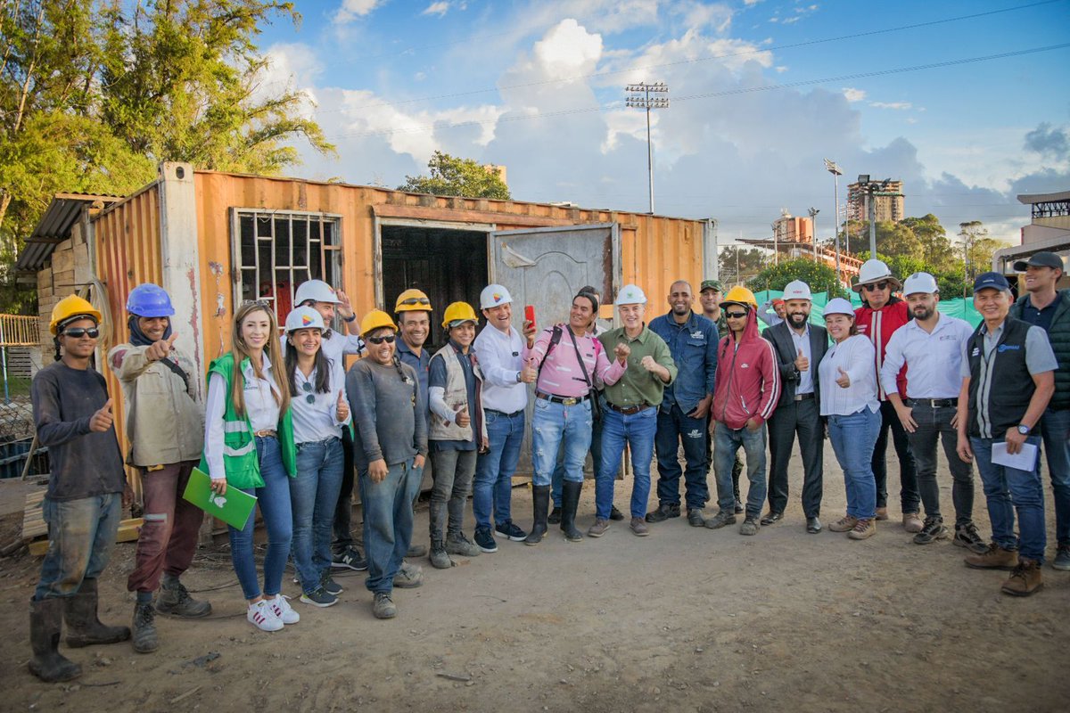 Llegamos a Rionegro para revisar el avance de obra en #ParquesDelRíoMunicipales, "Paisajes del Agua y Puente Biblioteca", un espacio público ESPECTACULAR, ubicado en un punto estratégico para la integración de infraestructuras culturales, deportivas y educativas. #UnidosPorLaVida
