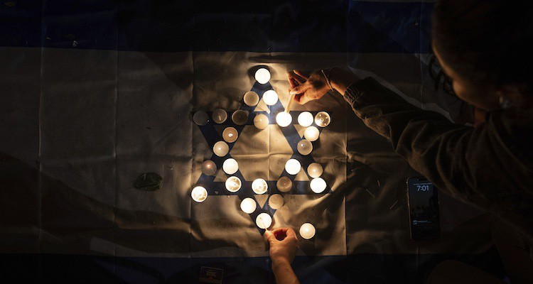 Commentary's tweet photo. Commentary’s Candle
By @jpodhoretz 👉 https://t.co/LUHNPdMyxw
#AntiSemitism #CommentaryMagazine #America #Jews #Israel https://t.co/4LCoJFd7CS