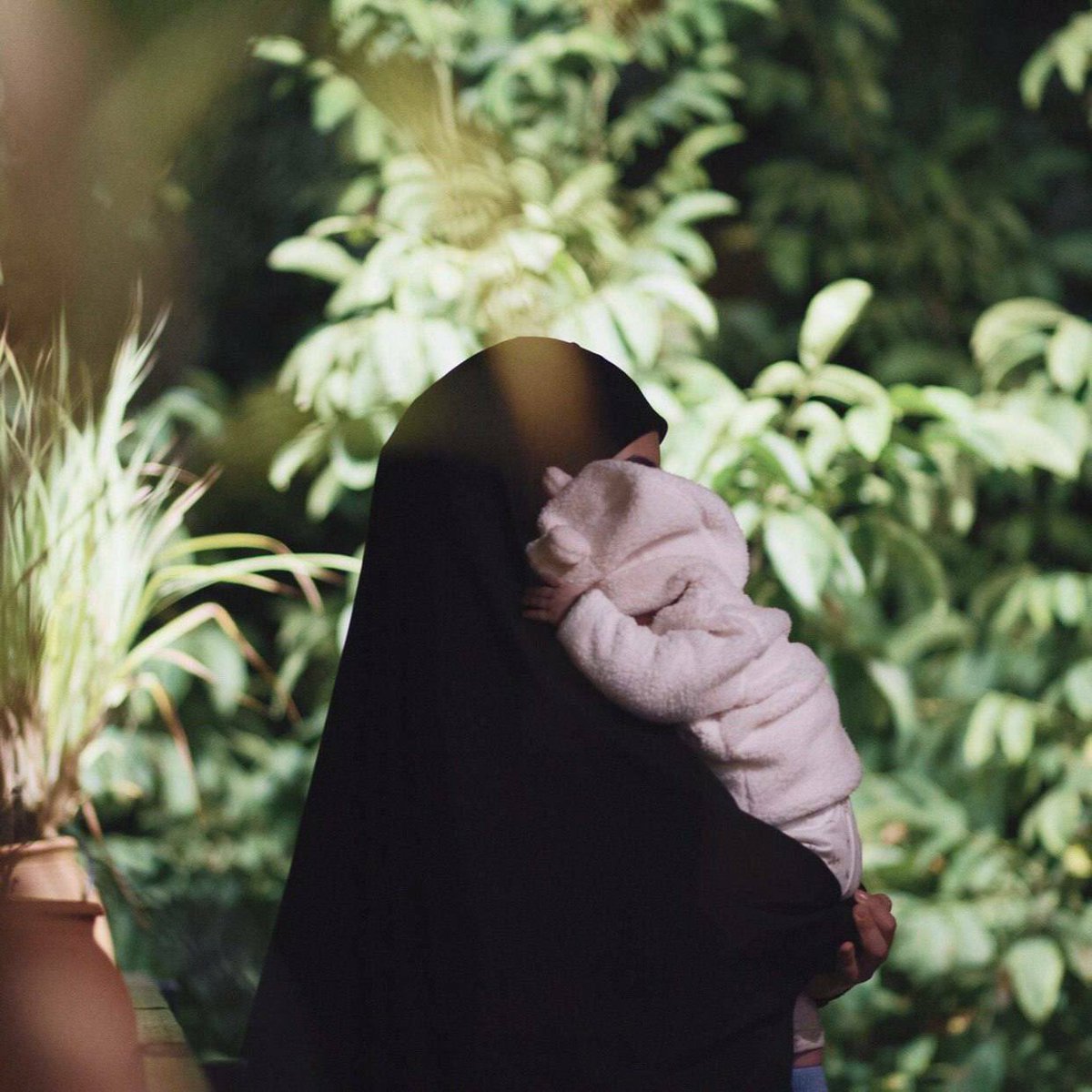 إنّ أشرف عمل في العالم هو تربية الطفل، وتزويد المجتمع بإنسان حقيقيّ.

-الإمام الخمينيّ قدس سره