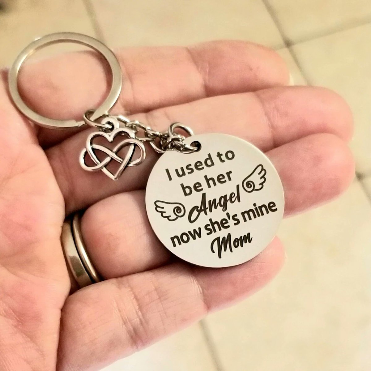 TrendingNowGift's tweet photo. Mom In Memory Keychain, I Used to be Her Angel Now She's Mine #inmemory #loss #Remembrance #Christmasinheaven #lossofmom #lossofmother #momloss #giftsforher #giftsforhim #handmadegifts #Etsy

https://t.co/5mbdQRoFFG via @Etsy https://t.co/KvPUXFfFQg