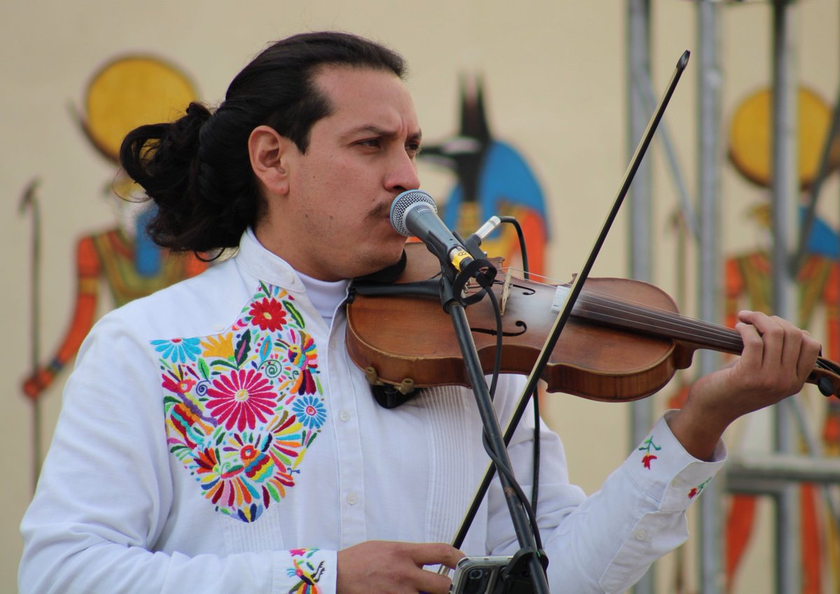 ElSonDeKalunga's tweet photo. 🇲🇽❤️‍🔥 Desde el Foro Hidalguense en el #TianguisDePueblosMágicos2023 en Pachuca
@CulturaHidalgo
#elsondeklunga #reggaemexicano #reggaefolklorico #reggaeenespañol #pachuca #cultura https://t.co/M43yCSHXNU