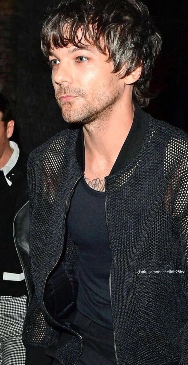 MacaLarrie's tweet photo. Didn’t he win? Of course he did!! He was there, he played live and they streamed it for us, he looked incredibly beautiful but also powerful and confident, radiant!! Keep harvesting with full hands everything you deserve!! Of course he has won!! @Louis_Tomlinson #FITF https://t.co/zDxYHpCeGN