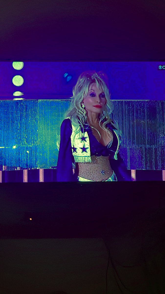 OnAirAsAmy's tweet photo. I’ll have what she’s having!! HOLY HARD CANDY CHRISTMAS!! @DollyParton @dallascowboys @SalvationArmyUS #HalfTime #Thanksgiving #Queen #RockStar #RedKettleCampaign #RockTheRedKettle https://t.co/lbEbCCDpN8