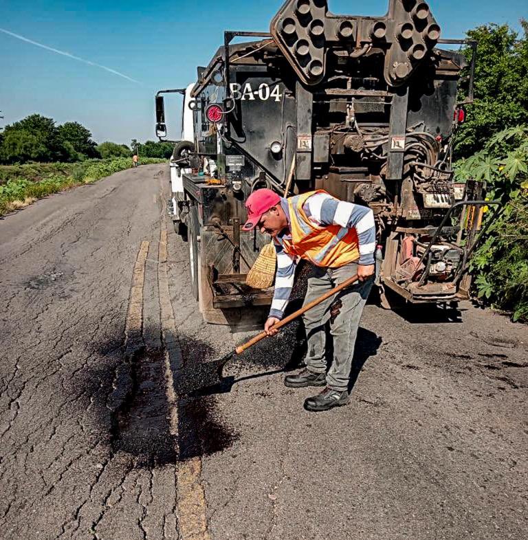 _jlanderos's tweet photo. Los trabajos que hacemos para mejorar nuestros caminos y carreteras, buscan generar un impacto positivo en las comunidades sinaloenses.
Les muestro los avances de algunas obras activas en el estado👌🏼
#ObrasConSentidoSocial
#SegundoInformeRocha https://t.co/srgF3Fuwho