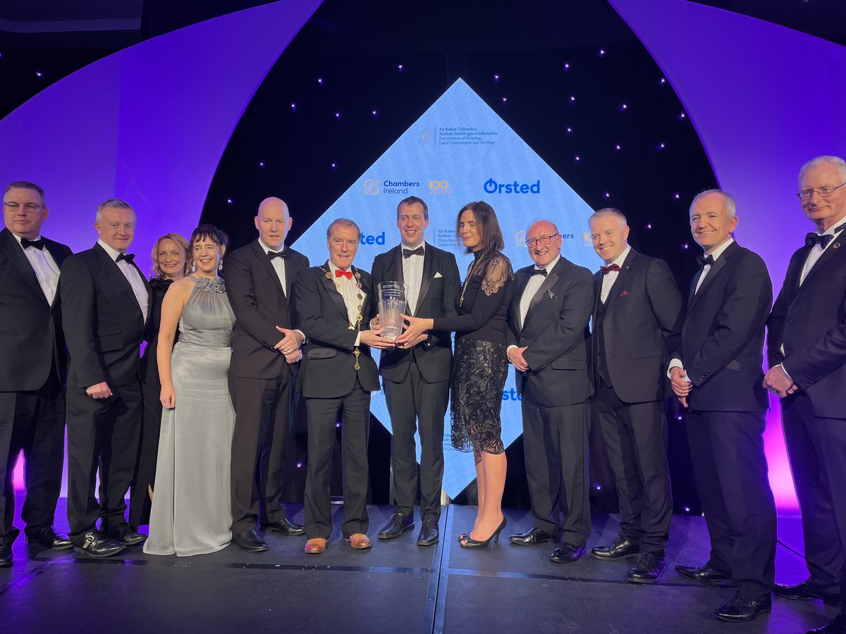 🏆 Now for the final award of the night and the winner of Local Authority of the Year for 2023.

Congratulations to @LimerickCouncil who have been recognised for their exceptional leadership in Local Government and outstanding commitment to their communities 👏🎉

#ELGawards23