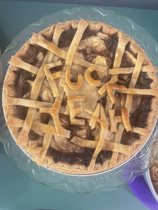 Happy Thanksgiving!!!   Like the apple pie I made? https://t.co/unUoNsf2Qd<a href="/tag/nationalpizzaday"class="tags"><span>#nationalpizzaday</span></a><a href="/tag/pizzaday"class="tags"><span>#pizzaday</span></a>