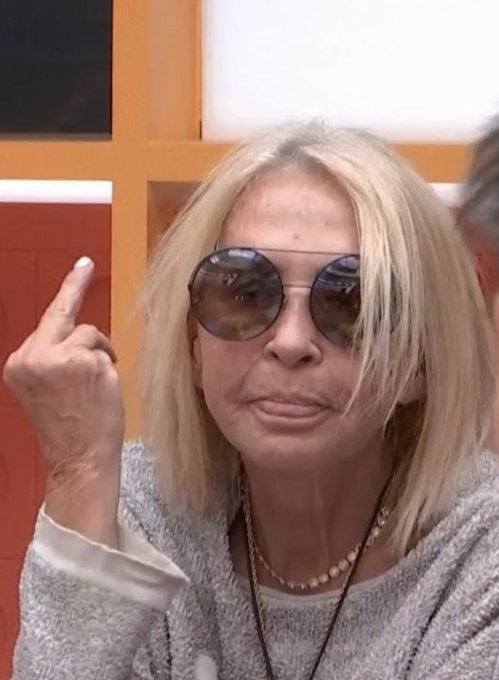 gorilino2's tweet photo. #GHVIPGala11 para vosotros , los españolitos desgraciados, ya Lara le llamó la atención, por su forma de dirigirse y de insultar, ero ella siguió  . ¡¡¡se rie de todos vosotros y yo mas🤣🤣🤣🤣 https://t.co/9xvpHXQTwV