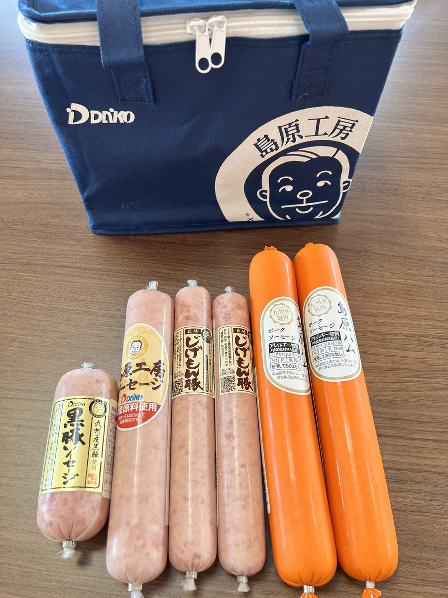 daikofoods's tweet photo. 初！保冷バッグ付きキャンペーン！

11/26(日)23:59までにフォロー&amp;リポストで写真の商品をまるごと2名様にプレゼントします。ソーセージ4種6本セットで総重量1.2kg超え。

ソセの食べ方はもちろん、保冷バッグの使い道も考えておいてくださいね🧐 https://t.co/3ynkgNsGdU