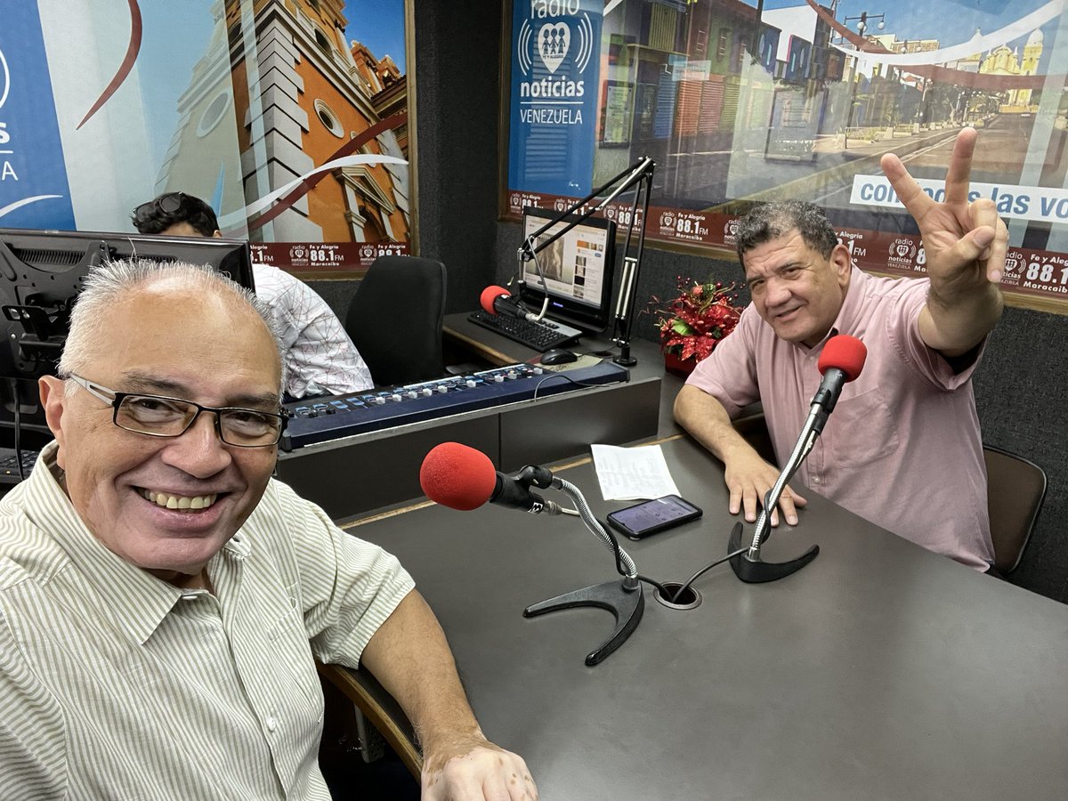 eliseofermin's tweet photo. Ya listos para comenzar el programa de Radio, “Tres  a las 3” Con la moderación de Nino Mora por radio “Fe y Alegría 88.1 FM” https://t.co/cLkaIKS2J9