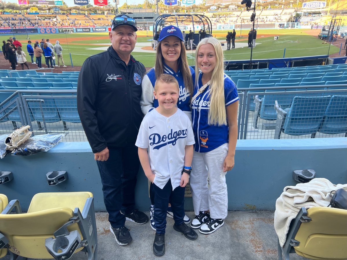 roberthight7000's tweet photo. Happy Thanksgiving! Thankful for all the memories and fun at the track this year with my family! https://t.co/acnXd1SxEE