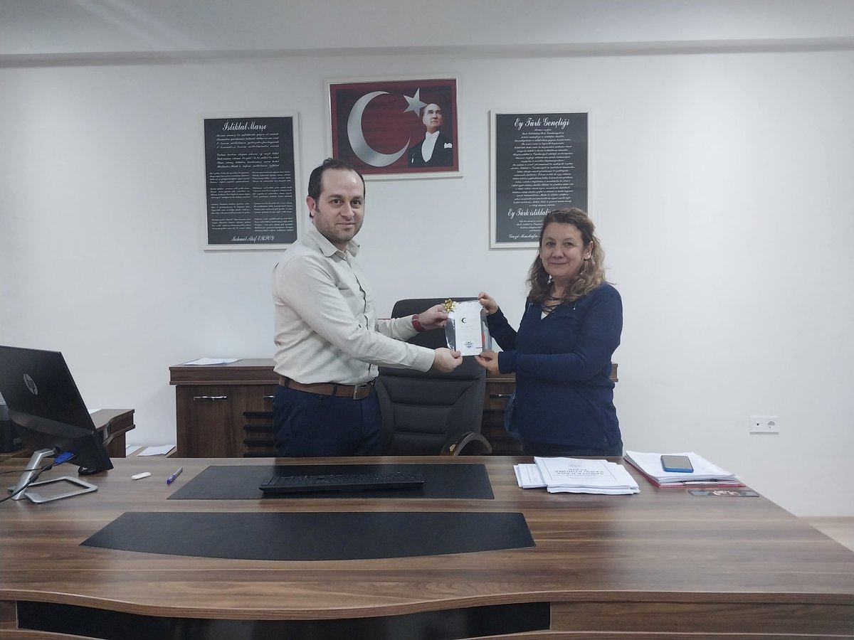 edirnebilsem's tweet photo. Edirne Valiliğimizin #24KasımÖğretmenlerGünü
hediyeleri için teşekkür ederiz. @Edirne_MEM
@edirne_valiligi @Dr_Onderarpaci https://t.co/R8zInfRJ9y