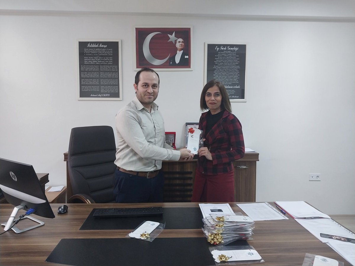 edirnebilsem's tweet photo. Edirne Valiliğimizin #24KasımÖğretmenlerGünü
hediyeleri için teşekkür ederiz. @Edirne_MEM
@edirne_valiligi @Dr_Onderarpaci https://t.co/R8zInfRJ9y