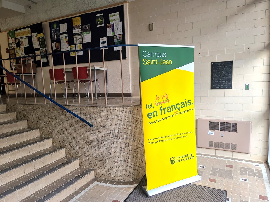 UAlbertaCSJ's tweet photo. Notre engagement à vivre en français s'affiche désormais fièrement à chaque entrée principale du Campus Saint-Jean.
#IciJeVisEnFrançais #Francothon
Merci @AJVilleneuve! https://t.co/HKmtsjIQsT