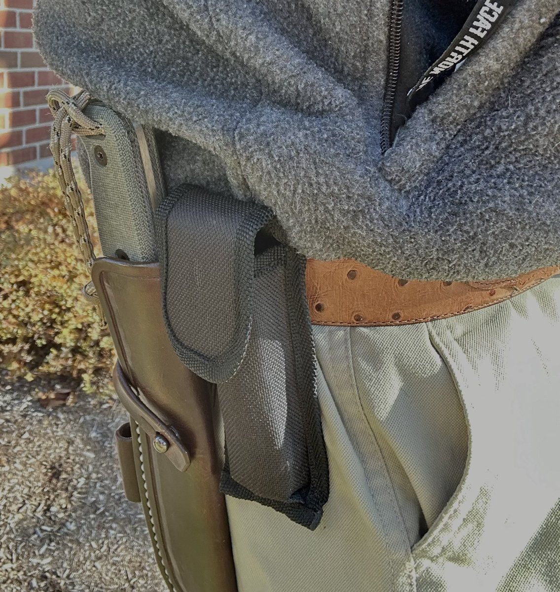 CraigShipp's tweet image. Yes, when I’m out and about I carry a survival knife. Because you never know. #opsec #security #PPPPP #Bitcoin  craigshipp.com/Bitcoin